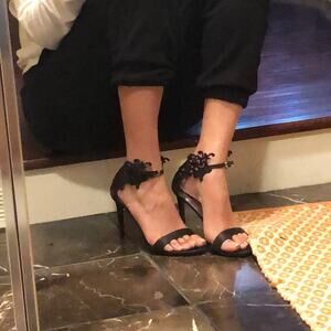 VIOLAVINCA Black Stiletto